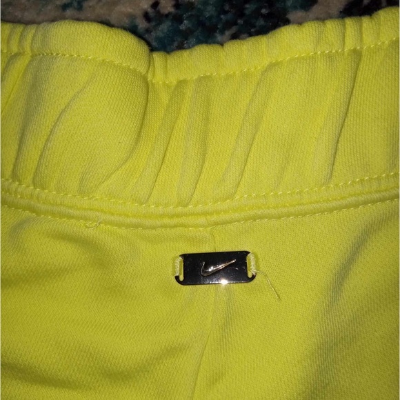 Women's Nike Yellow Knit Shorts Appliqué Flower Floral Spring '23 Release Sz S - Picture 3 of 4